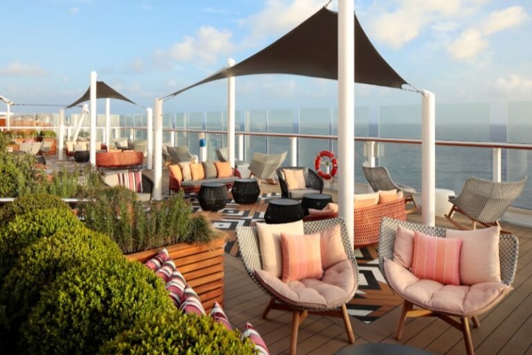 cel si lawn club lounge